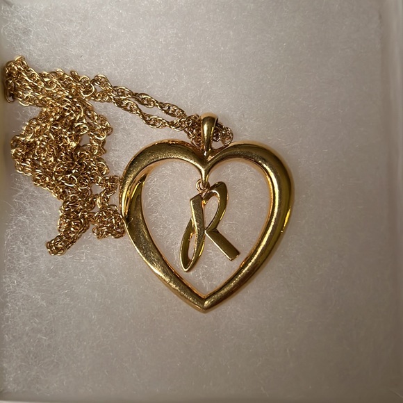 Avon Heart With Letter R Hanging In the Inside Vintage - Picture 1 of 14